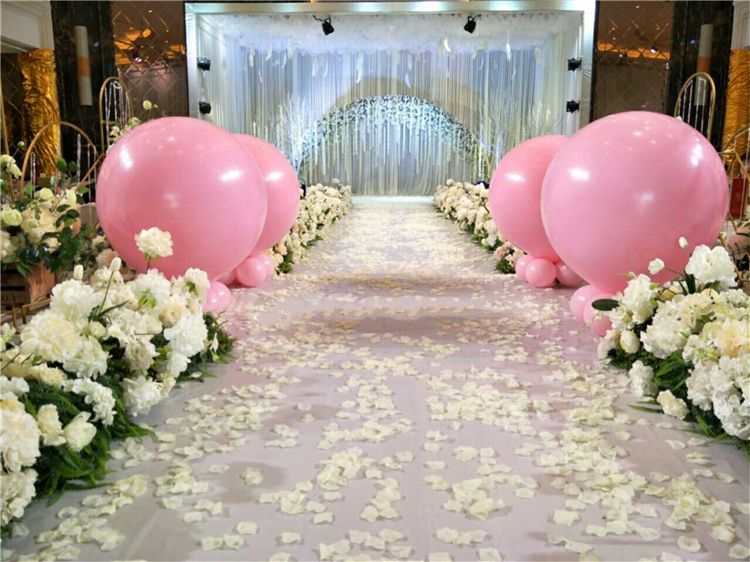 希望婚礼布置尽量预算稍低的小仙女们可以尝试用气球装饰自己婚礼的有